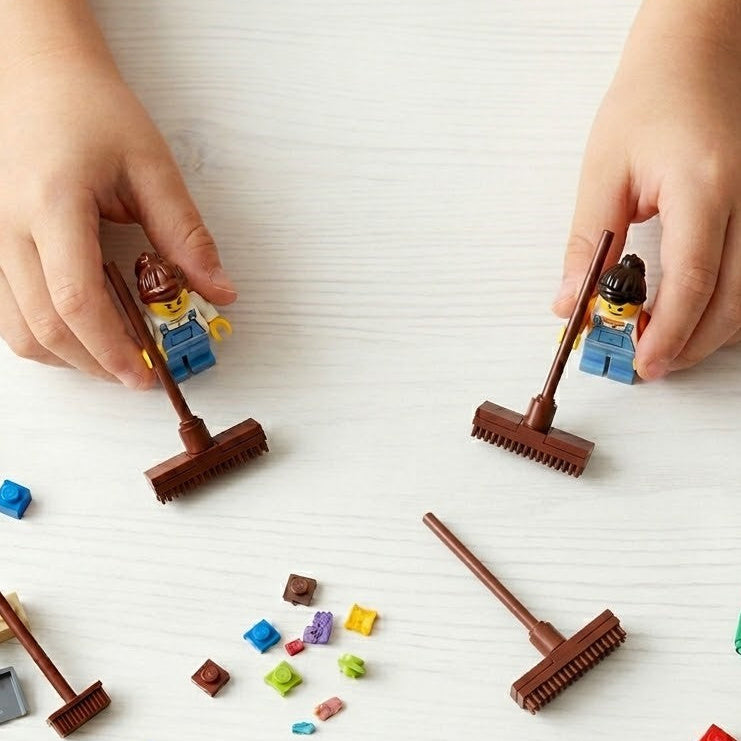 Dark Brown Cleaning Brush Minifigure